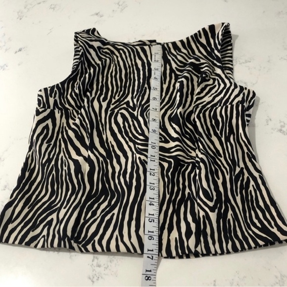 T & Company zebra sleeveless button on back blouse - Picture 13 of 13